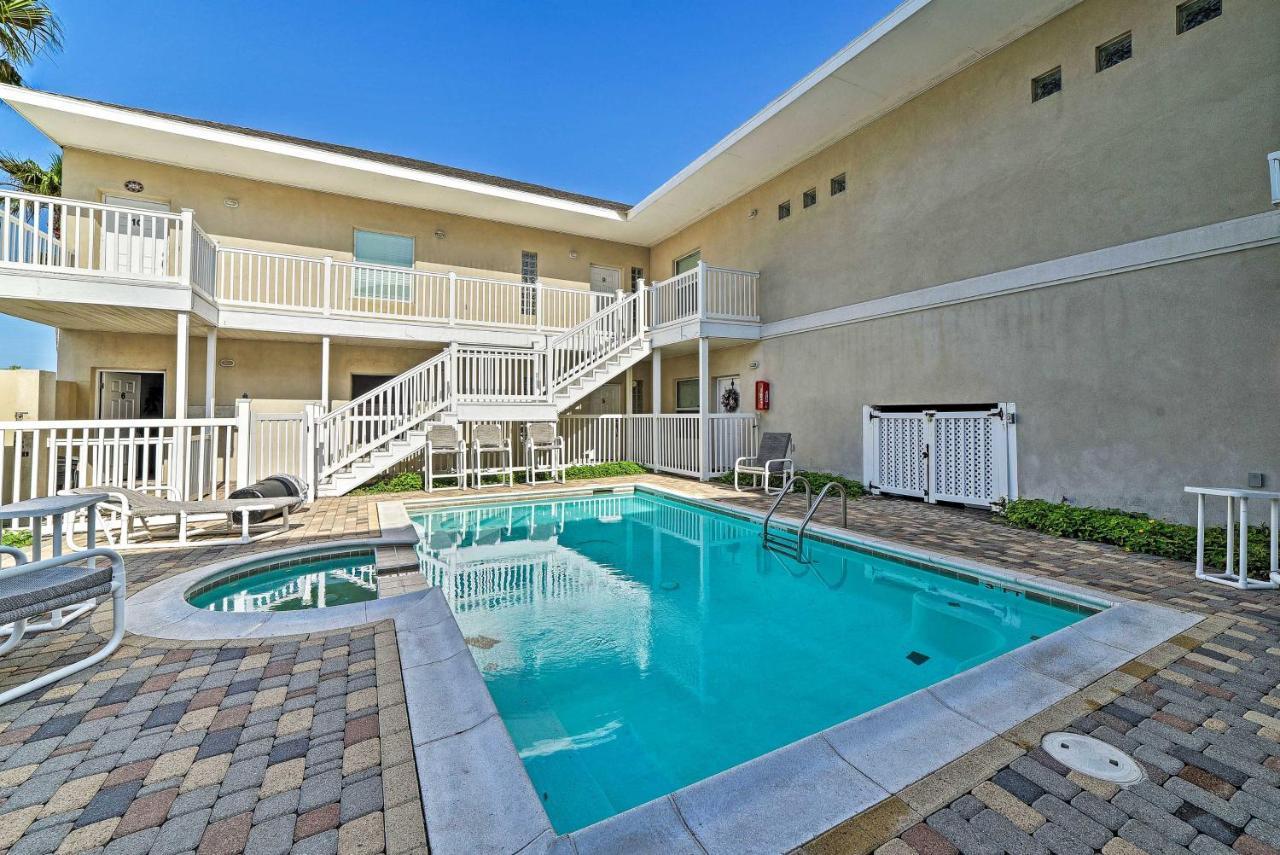 Modern Island Condo With Pool Steps To The Beach! South Padre Island Exterior foto